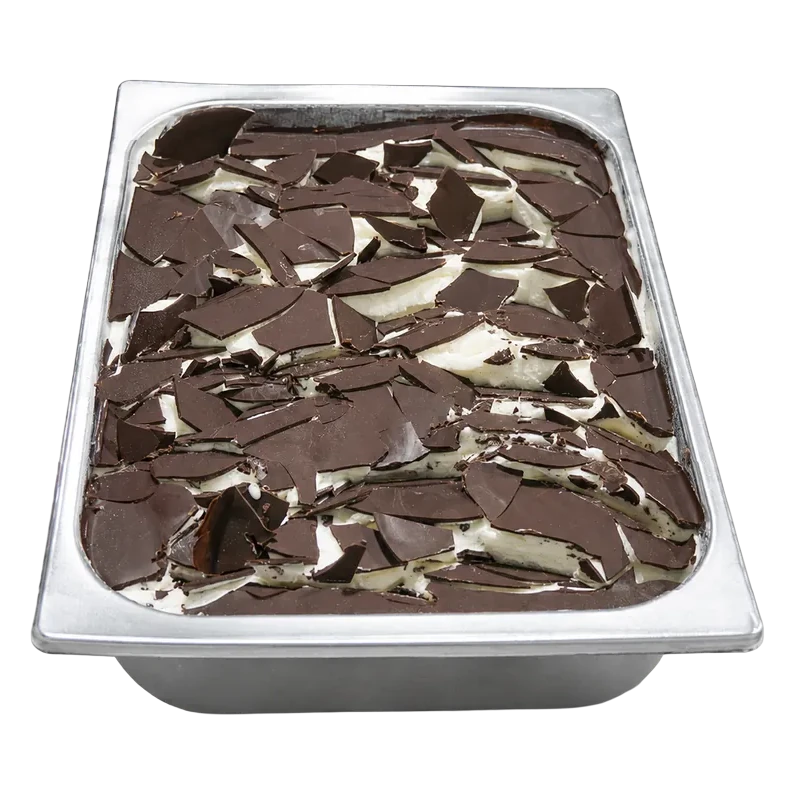 Cubeta de gelato de stracciatella en la vitrina de Temperato