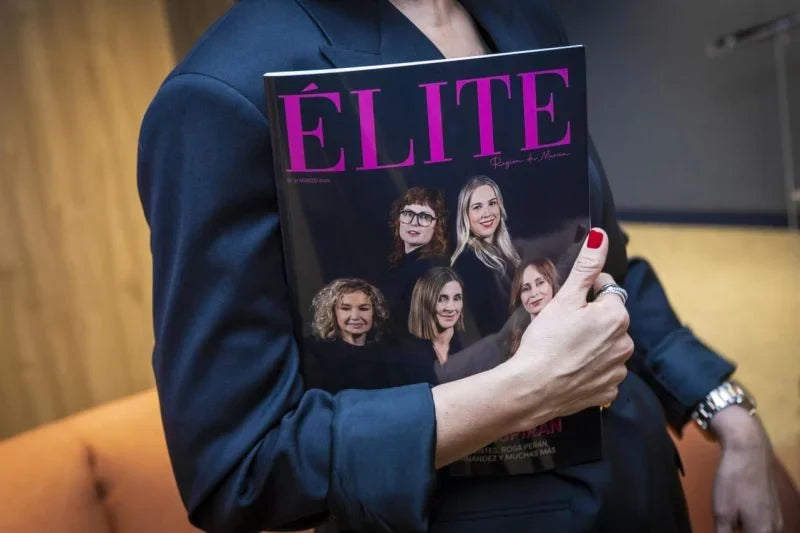 Ejemplar de la revista Élite Murcia número 31, con la portada del especial «Mujeres que inspiran». Fotografías: Élite Murcia / Ana Bernal