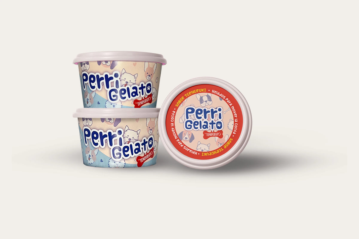 Tres tarrinas de Perri Gelato, una de ellas de lado con su tapa a la vista