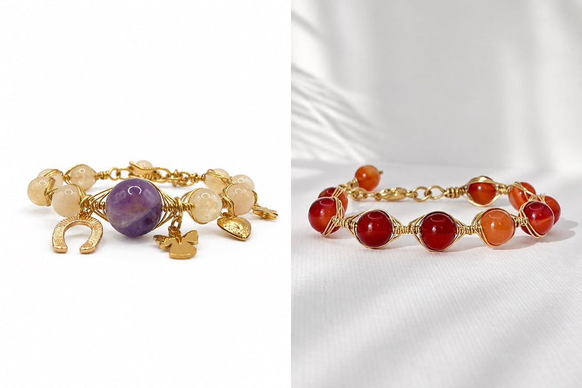 Dos pulseras: una de piedras color crema con una piedra morada grande y colgantes dorados de herradura, angel y corazon, y otra de piedras rojas y naranjas