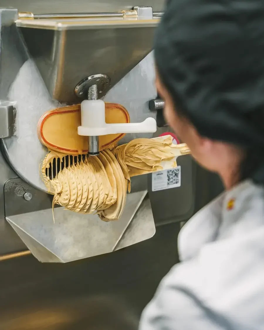 Mantecadora del obrador de Temperato en Totana durante la elaboración del gelato
